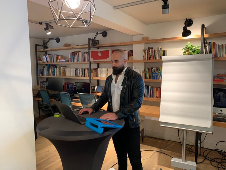 Man behind laptop standing - presentation