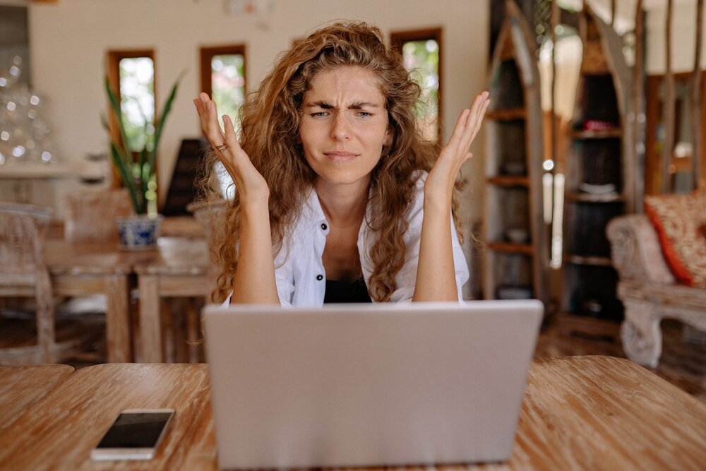 Image - woman behind laptop has frustration